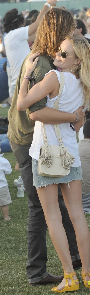 kate-bosworth-coachella-cuddler-15